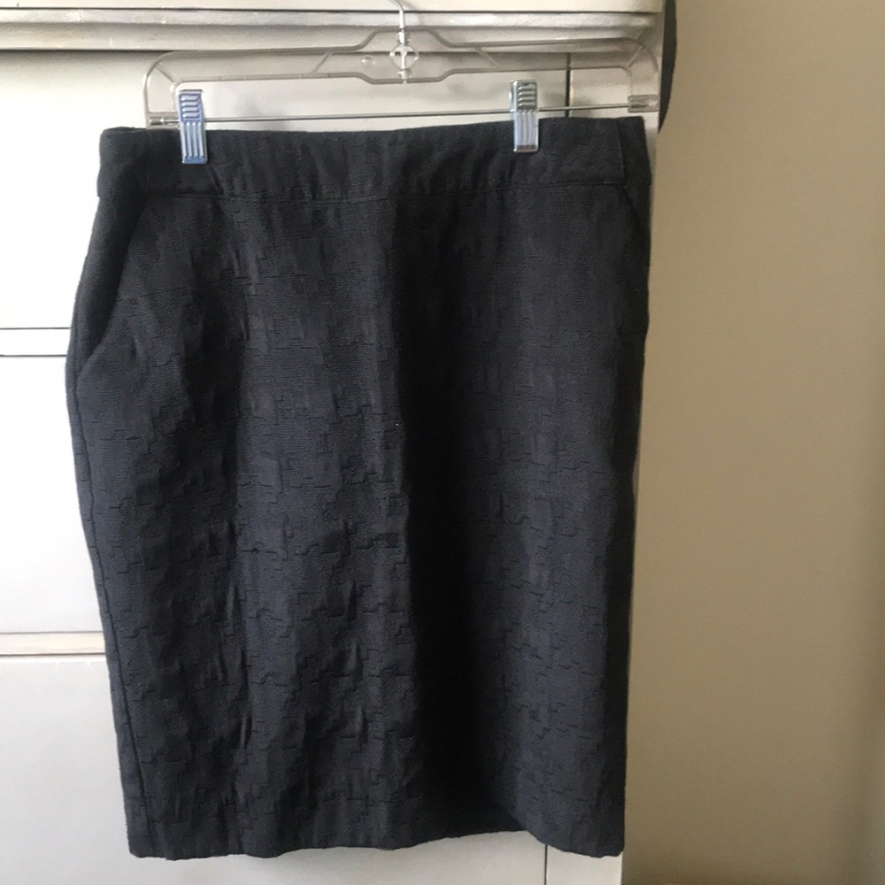 Black patterned pencil skirt
